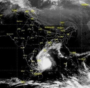 ബംഗാൾ ഉൾക്കടലിൽ രൂപപ്പെട്ട വർധ ചുഴലിക്കാറ്റ് ചെന്നൈ തീരത്തേക്ക്.