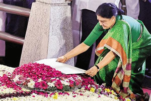 keralanews sasikala's vow infront of jayalalitha memorial