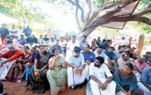 keralanews dyfi strike in payyambalam beach