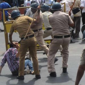 keralanews puthuvaippin protest many injured in police lathi charge