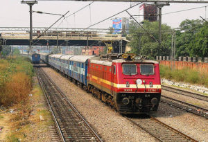 keralanews tree fell on the top of kerala express