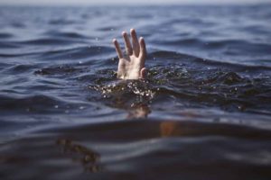 keralanews two youths drowning in achankovil river