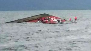 keralanews fishing boat was sank in shipping channel