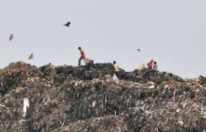 keralanews garbage dump collapses in ghazhipur delhi and two died