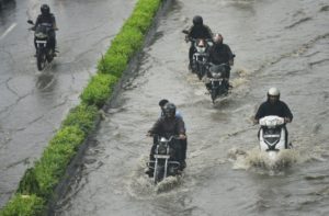 keralanews heavy rain in chennai leave for educational institutions