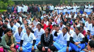 keralanews nurses strike in delhi continues