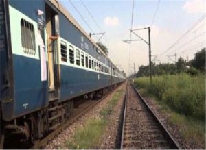 keralanews stoning towards train in kanjangad