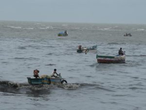 keralanews ockhi cyclone reaches gujarath coast 15 death in kerala