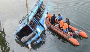 keralanews 42 killed when a bus fell in to canal in west bengal