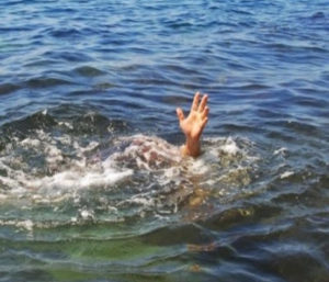 keralanews father and two children drowned in the river in waynad