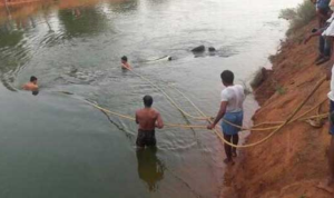 keralanews tractor fell into river and kills nine in thelangana