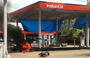 keralanews dispute in petrol pump the bike passenger was burnt out in a petrol pump