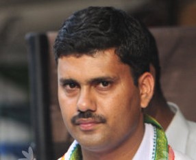 keralanews the suspension of youth congress leader rijil makkutti has been withdrawn