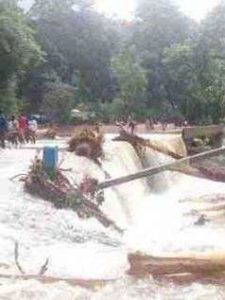 keralanews heavy rain in kannur district landslides and one died