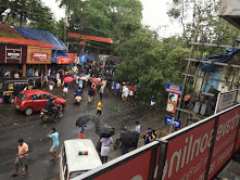 keralanews heavy rain in kozhikkode banyan tree fell on the top of a bus in heavy wind (2)