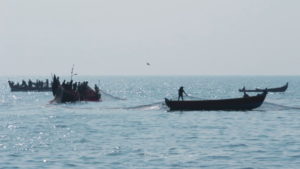 keralanews fishing boat trapped in waves in kannur ayikkara trying to rescue the five