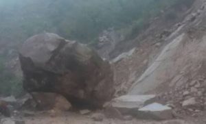 keralanews huge rock fell down to the road the incident happened after the private bus passed through