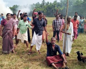 KANNUR-KERALA 14-03-2018;Vayalkilikal activists and residents protesting against the proposed NH bypass in the paddy fields of Keezhattur in Kannur on Wednesday threatening to immolate themselves with diesel in a bid to prevent National Highway Authority of India staff from entering the area to plant alignment stones