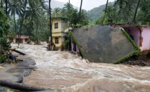 keralanews flood in kerala karanatak offers ten crore and tamilnadu offers five crores to kerala