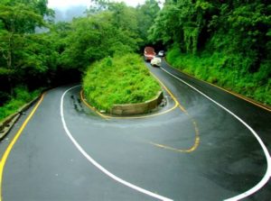 keralanews prohibition on large vehicles through makkoottam churam road will continue until the rain stops