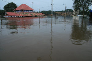 keralanews water level in periyar decreasing water level in aluva also decreased