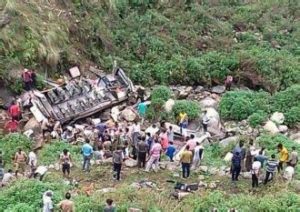 keralanews five killed as bus falls into gorge in uttarakhand