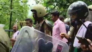 keralanews heavy protest ladies returned from sabarimala in police protection