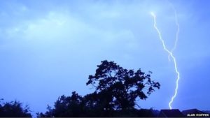 keralanews heavy rain and storm in kasargod widespread damage mobile tower damaged