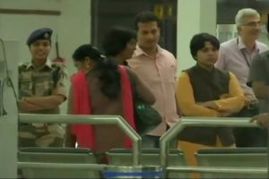 keralanews thripthi desai and team reached kochi to visit sabarimala and heavy protest in the airport