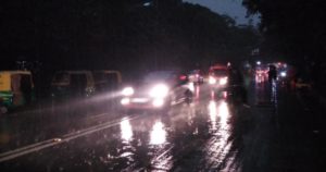 keralanews heavy rain and storm in delhi and trasportation including train interrupted
