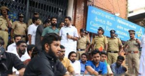 keralanews mother and daughter committed suicide in neyyattinkara ksu youth congress workers protest in front of canara bank thiruvananthapuram regional office