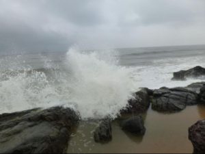 keralanews chance for huge waves in kerala coast alert to coastal residents