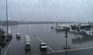 keralanews mumbai airport closed due to heavy rain