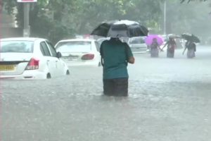 keralanews heavy rain continues in mumbai rail road flight services interrupted