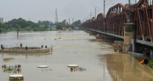 keralanews floods continue in north india railway crossing across yamuna railway bridge stopped