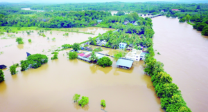 keralanews the strength of rain is decreasing in the state the death toll in the flood reached 105