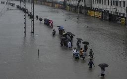 keralanews heavy rain and flood in pune 11died leave for educational institutions