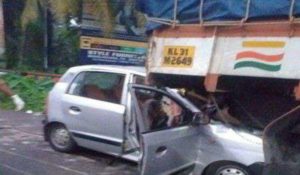 keralanews two died after car hits the back of parked lorry