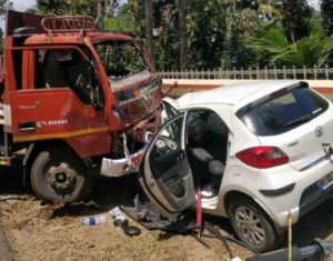 keralanews three died when car lorry and bike collided in kottayam mundakkayam