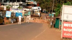 keralanews karnataka governments move to block the roads in kerala boarder is against the directive of central govt