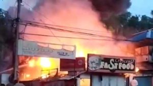 keralanews fire broke out in fast food restaurant in thiruvananthapuram three shops burned