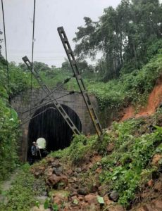 keralanews heavy rain in the state flood in kochi train traffic was disrupted due to landslide in kottayam (3)