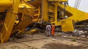 keralanews 11 people killed after crane collapsed at shipyard in visakhapattnam