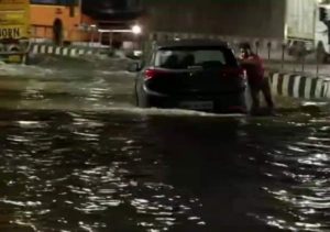 keralanews heavy rain in delhi traffic interupted