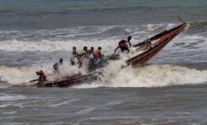 keralanews three fishermen go missing after boat capsizes in elamkunnapuzha ernakulam