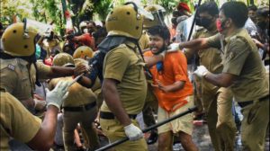 keralanews covid cconfirmed to police officers who confront protesters in thiruvananthapuram