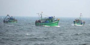 keralanews fishermen went missing after their fishing boats sank in ponnani and thanoor