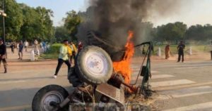 keralanews tractor set on fire in front of india gate as part of the agitation against farm bill