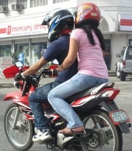 keralanews drivers licence will be canceled if back seat passengers will not wear helmet in two wheelers