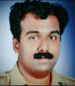 keralanews respect to the police officer who rescued the couple who were in bike accident